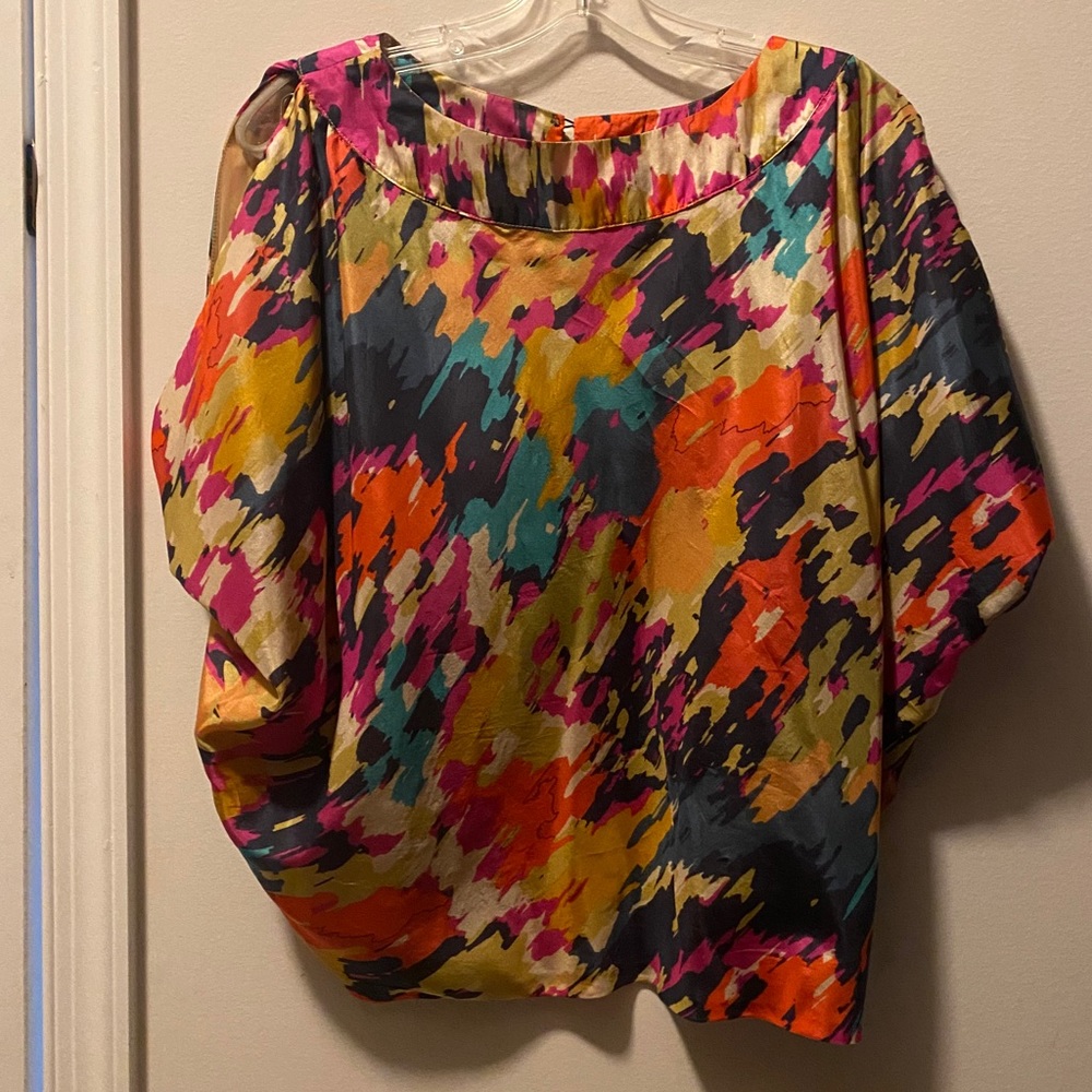 Aryn K. Abstract print open back blouse